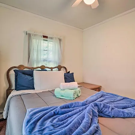 Dog-Friendly Waretown Home With Furnished Deck!